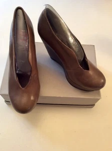 BRAND NEW OFFICE BROWN LEATHER WEDGE HEELS SIZE 4/37 - Picture 1 of 1