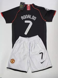Youth kits Ronaldo 2007/08 shirt and short Manchester United kits - Picture 1 of 6