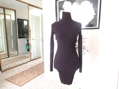 Vestido acanalado cuello alto MODA INTERNATIONAL "Ebenjena" XS NUEVO $248 Foto 1 de 4