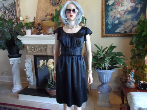 Abito charme nero Moschino economico e chic 100% seta taglia USA 8