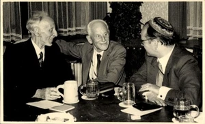 Foto Judaika, die Herren Schlink, Giese und Buchmann am Tisch - 4258305 - Picture 1 of 2