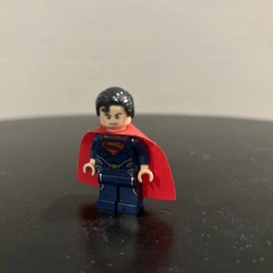 LEGO® DC Minifigure: Man of Steel Superman - Picture 1 of 6