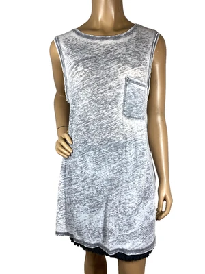 Túnica Lilla P Gris Blanco Sin Mangas Ventilaciones Laterales Cuello Redondo Talla L Bolsillo Frontal Foto 1 de 4