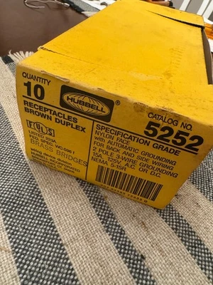 Box of 10 Hubbell 5252 Duplex Receptacle Outlet 3-Wire 15A 125V Brown - USA - Image 1 of 3