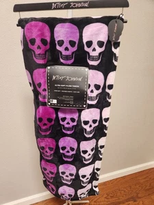 BETSEY JOHNSON PELUCHE ULTRA MORBIDO LANCIO FACILE CURA 50 pollici x 70 pollici HALLOWEEN SUPER MORBIDO - Foto 1 di 4