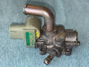 95-01 Toyota Tacoma 4Runner T100 2.7L 3.4L Idle Air Control Valve 22270-75040 - Picture 1 of 4