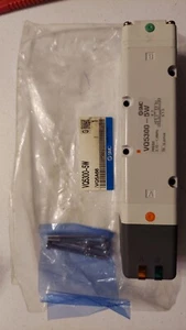 New SMC VQ5300-5W Pneumatic Valve - Picture 1 of 3