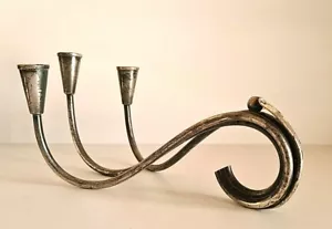 Candelabro de plata con tres brazos en forma de ola firmado por una firma desconocida - Imagen 1 de 5