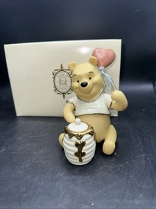 Statuina Lenox Disney Winnie The Pooh PER TE DA POOH con palloncino in mano - Foto 1 di 12