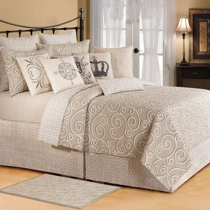 Montpellier Quilt - Picture 1 of 9