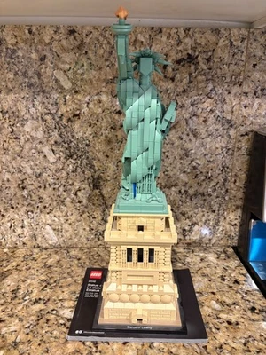 LEGO Architecture: Statue of Liberty (21042) - Pre-owned/ No Box/ W/manual - Image 1 of 4
