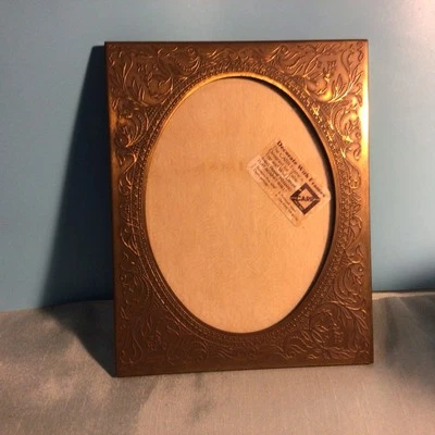 Винтажная латунная рама Carr со стеклом. Резьба по цветам. 7,5 дюйма x 6 дюймов Настольный/настенный. - Изображение 1 из 4