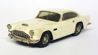 SMTS масштаб 1/43 белый металл - H/C Aston Martin DB4 белый - Изображение 1 из 4