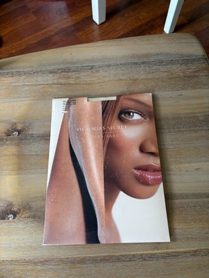 Victoria's Secret Ultra Bare Nylon Sheer Glimmer Leg Pantyhose - CREAM SZ: B - Image 1 of 3