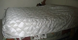 Silber/grau & weiß Queen gesteppt mit Paspel Tagesdecke Panel Lösungen Hergestellt in den USA - Bild 1 von 5