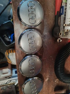 Original Audi Q7 08-16 Nabenkappen für Alufelgen x4 4L0 601 170 - Bild 1 von 3