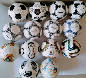 Nuovo set 14 mini palline Adidas storiche coppa del mondo FIFA 1970-2022 taglia 1 - Foto 1 di 15