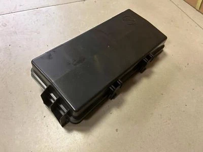 Cover Relay Fuse Box For Isuzu Truck NPR NRR NQR 4HK1 (07- ) Black plastic - Image 1 of 4