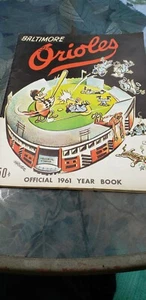 ¡Anuario oficial del equipo de Baltimore Orioles 1961! BROOKS ROBINSON, GENTIL, PAPPAS - Imagen 1 de 10