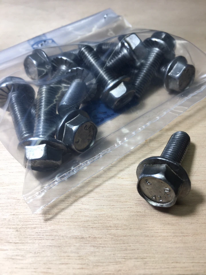 VITE ACCIAIO INOX A2 M8X25 TESTA ESAGONALE FLANGIATO ANTIGIRO CHIAVE 13mm 12PZ. - Immagine 1 di 1