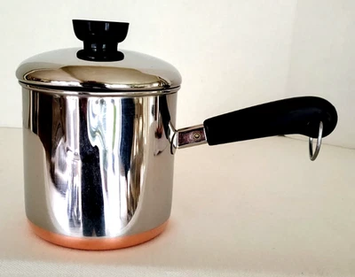 VINTAGE   1  1/2 qt REVERE WARE SAUCE POT WITH MEASURE MARKS + POUR SPOUT W/ LID - Image 1 of 4