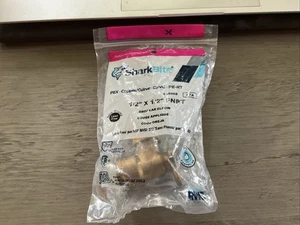 Codo de oreja caída SharkBite 1/2"x1/2" FNPT 697285501195 818068 - Imagen 1 de 4