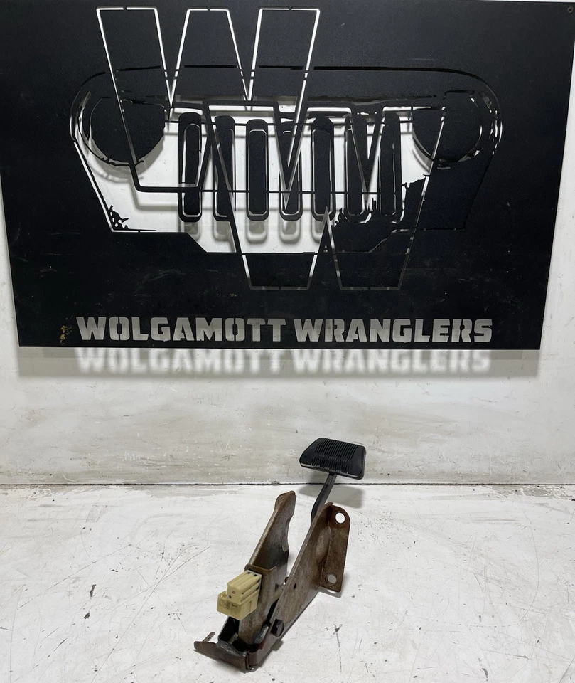 Automatic Brake Pedal Lever Bracket w/ Stop Lamp Switch 97-06 Jeep TJ Wrangler - Image 1 of 4