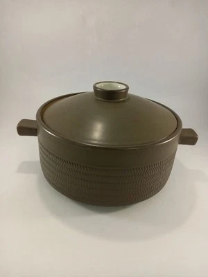 Denby Chevron casserole lidded dish green brown 4 pint 2x handles VGC - Image 1 of 4