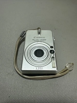 Cannon PowerShot SD200 Digital ELPH For Parts - Image 1 of 4