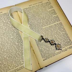 Handmade Velvet Bookmark Repurposed Vintage Jewelry One of a Kind Bookish Gift - Imagen 1 de 3