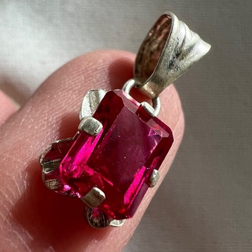 VETEMENTS Set Prong Tono Argento Rettangolo Rosa Strass Artigiano Costume Moda Ciondolo