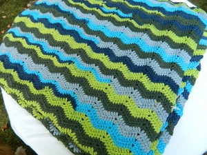 Großer, warmer handgefertigter Afghan, mehrfarbig, gewellt, Chevron, 60 x 72, neu - Bild 1 von 2