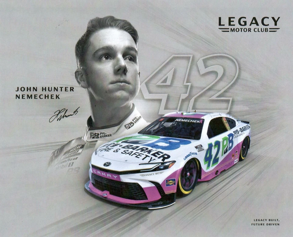 Tarjeta postal serie NASCAR 2025 JOHN HUNTER NEMECHEK "PYE-BARKER PINK" V4 #42 Foto 1 de 1