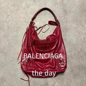 Borsa a tracolla Balenciaga The Day in pelle bordeaux usata pelle morbida leggera rara!! - Foto 1 di 12