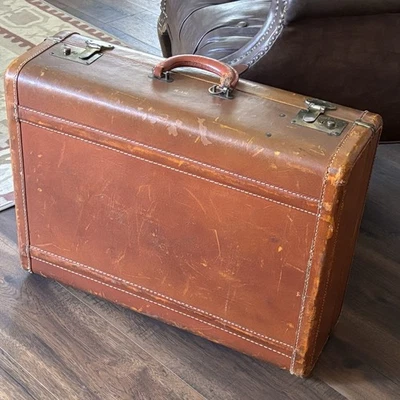 Maleta de cuero vintage equipaje silla de montar tweed interior “bien viajado” Foto 1 de 4