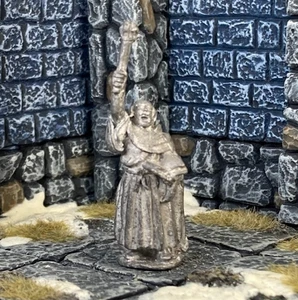 YELLING CLERIC PRIEST w/ MACE metal vintage AD&D NPC DCC Forgotten Realms AB25 - Bild 1 von 2