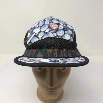 Chapéu de malha ajustável KAVU Trailrunner River Bed Seattle EUA estampa de pedra - Imagem 1 de 4