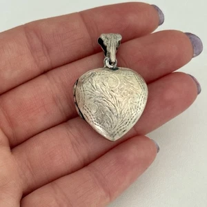 Colgante Medallón Corazón Hinchado Grabado Floral Plata de Ley 925 De Colección - Imagen 1 de 8