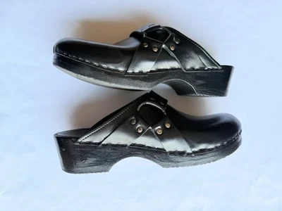 Zuecos Sven Original con correa de motociclista todo negro con tachuelas talla 41 Foto 1 de 4