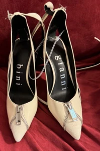 Women NWOT "Gianni Bini" ivory strappy high heel pointed to shoes. Size 6.5M - Picture 1 of 6