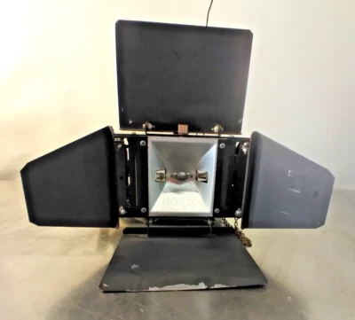 Smith-VIctor Model 740 Barndoor Style, Photography Studio Light - Image 1 of 4