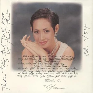 Y Lan: Yeu La Vie En Rose MUSIC AUDIO CD v-pop VIETNAMESE 1995 SIGNED AUTOGRAPH - Picture 1 of 1