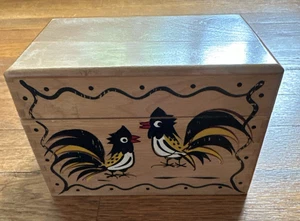 Specht Woodware Rezeptbox Naturholz mit handbemalten Hähnen - Bild 1 von 12