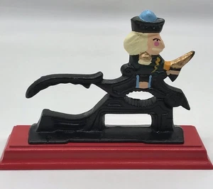 Vintage Weihnachten Nussknacker Soldat auf Pferd Gusseisen Holzsockel Schwert Uniform - Bild 1 von 6