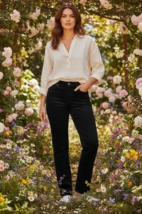 Pantalón para mujer bien usado tiro alto suave elástico pana cónico negro talla 12 - Imagen 1 de 15