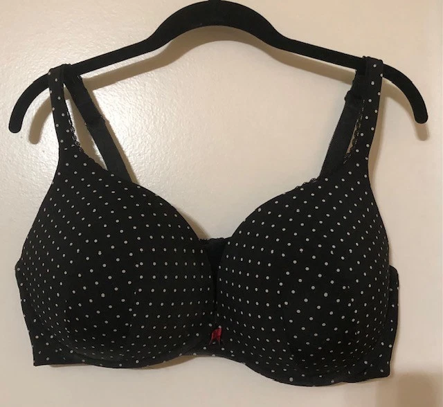 Sutiã Torrid Plunge Push Up Tamanho 40DDD Preto com Bolinhas Brancas Arco Vermelho Underwire - Imagem 1 de 4