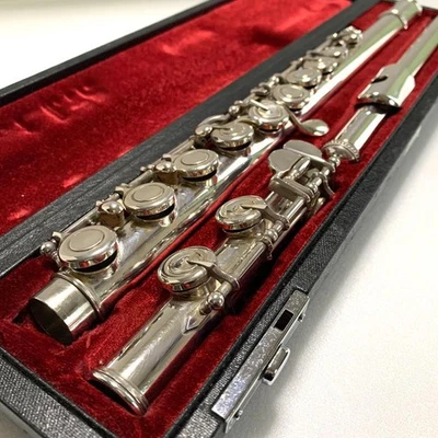 YAMAHA YFL-451 Flute Silver Professional model Musical instrument with Case - Image 1 of 4