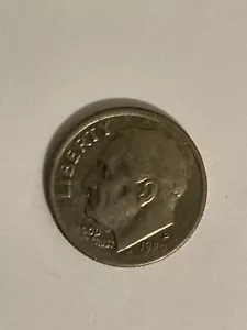 1989 p Roosevelt Dime 10 Cents Off center. Errors date & Letter's - Picture 1 of 4