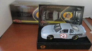 RCCA ELITE ~ # 29 KEVIN HARVICK GM GOODWRENCH TESTWAGEN 2002 Monte Carlo Elite 1:24 - Bild 1 von 4
