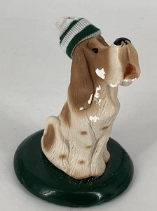 Vintage byers choice villancicos Blood Hound? Perro con gorra/sombrero verde blanco 1992 - Imagen 1 de 8